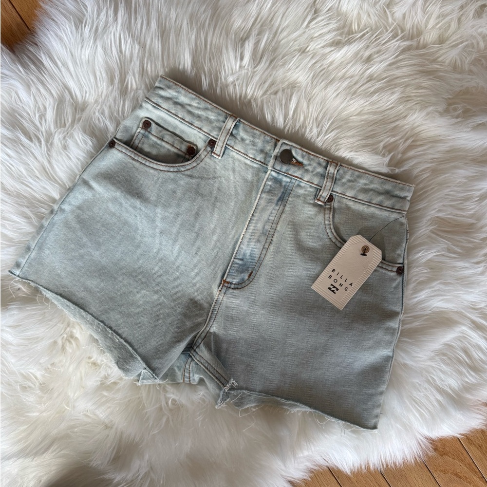 Billabong Women's NWT Denim Shorts